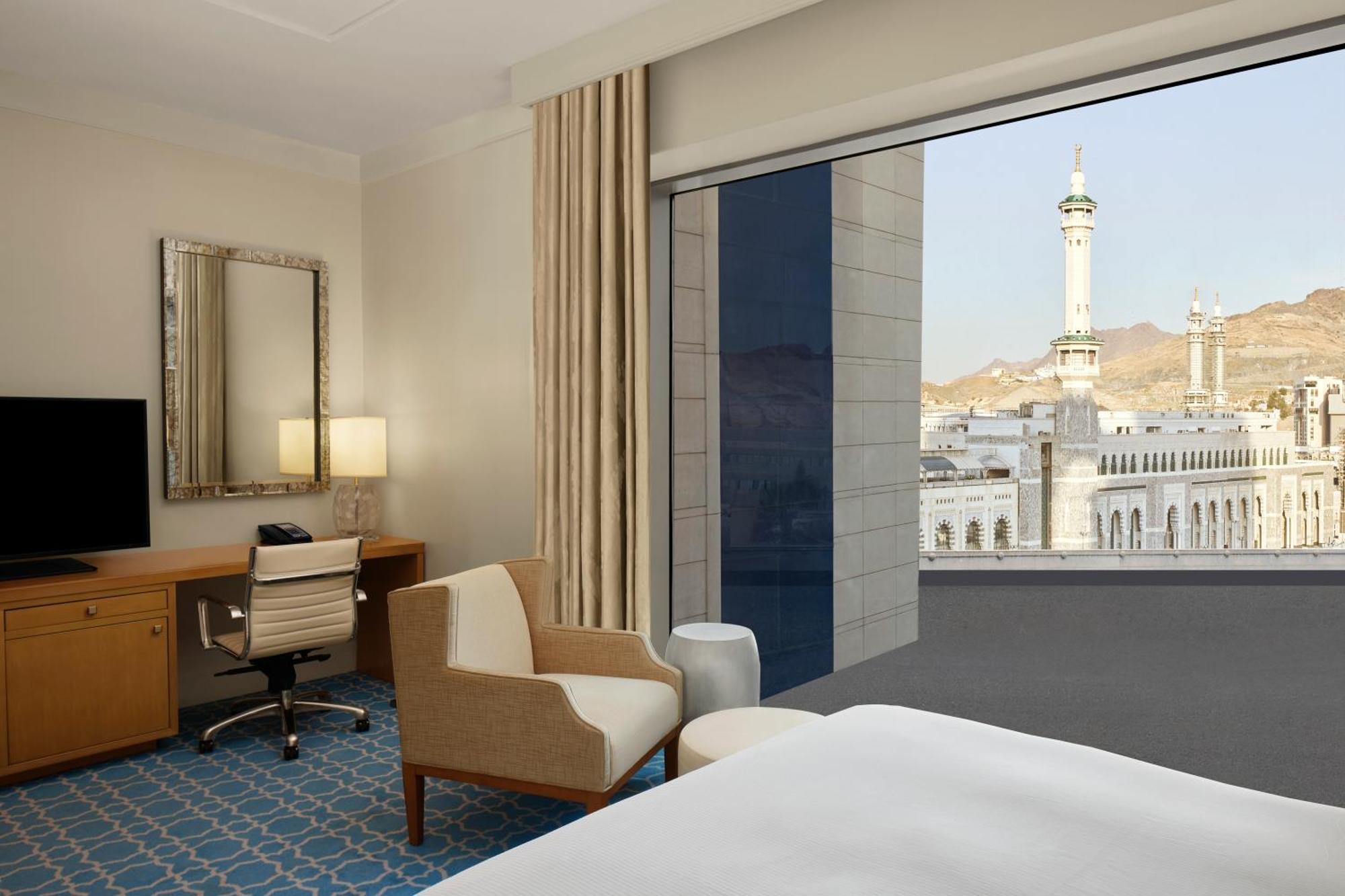 麦加会议希尔顿酒店 Mecca 外观 照片 A view of the Sana'a skyline from a room at the Ritz-Carlton Riyadh